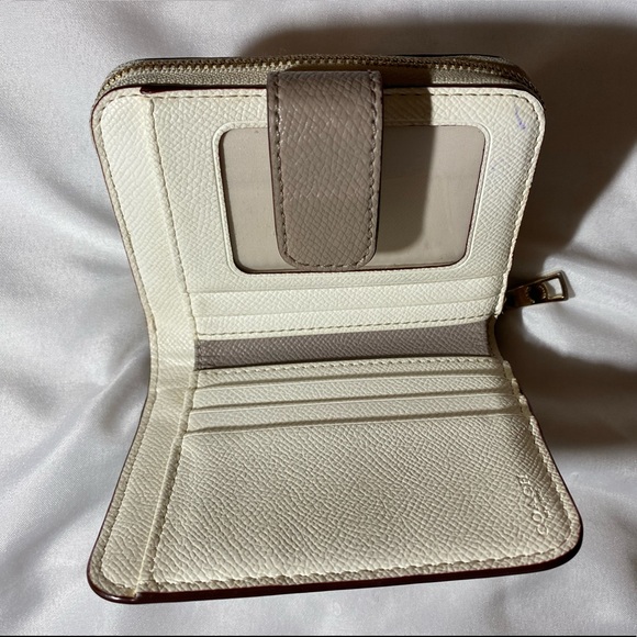 Coach Bifold - Picture 3 of 7